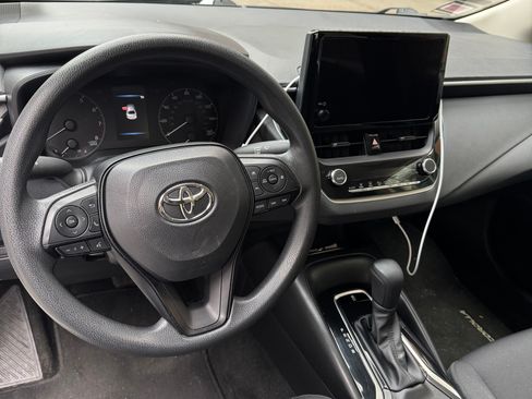 Used 2023 Toyota Corolla LE image 6