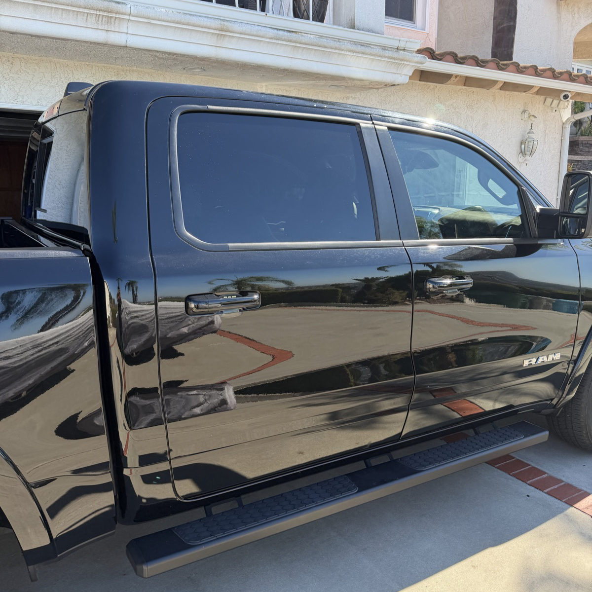 Used 2025 RAM 1500 Laramie w/ Sport Appearance Package AWD/4WD image 4