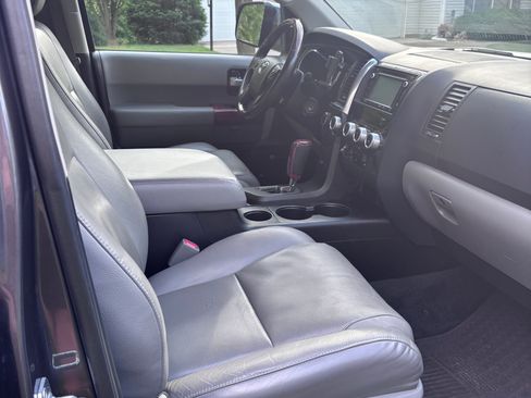 Used 2018 Toyota Sequoia Platinum w/ Carpet Cargo Mat Package AWD/4WD image 12