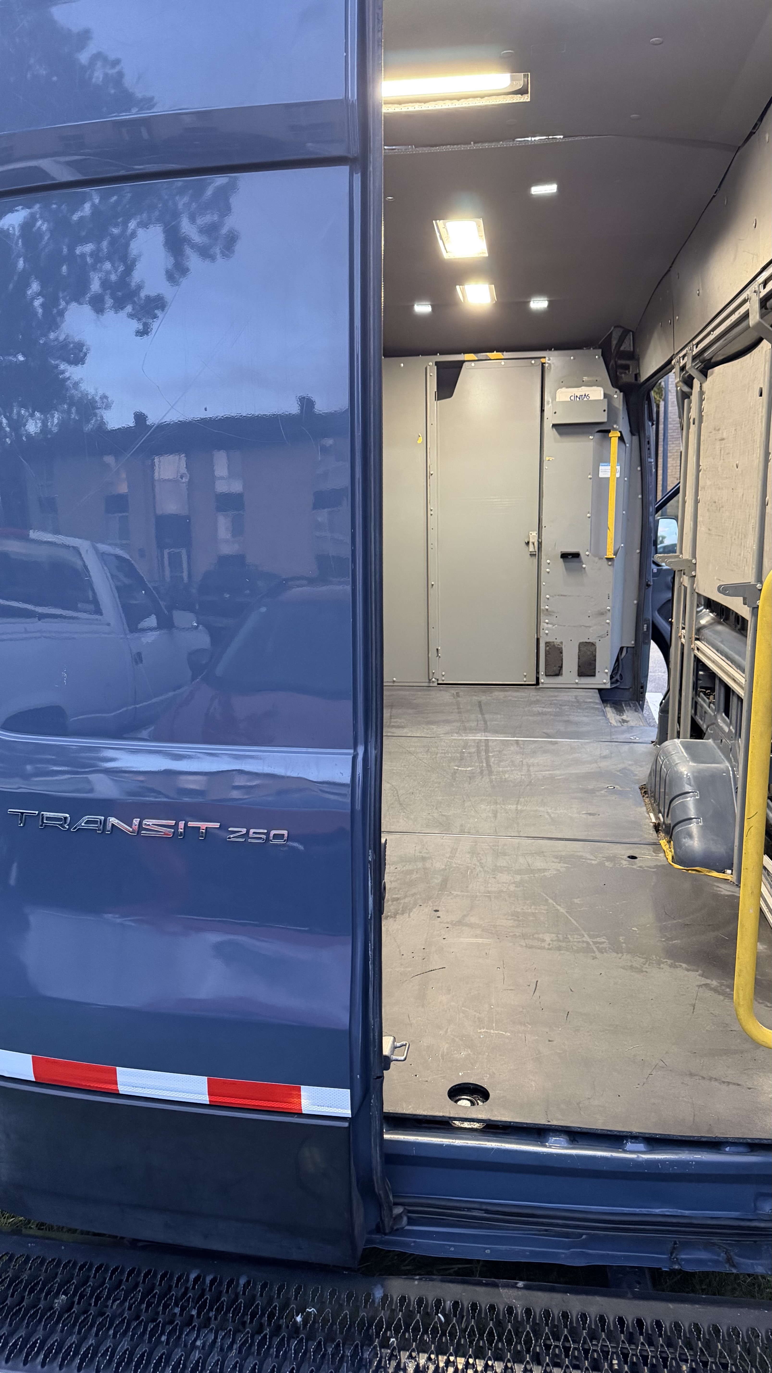 Used 2019 Ford Transit 250 148 High Roof Extended RWD image 12