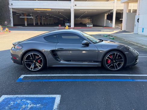 Used 2019 Porsche 718 Cayman S image 5