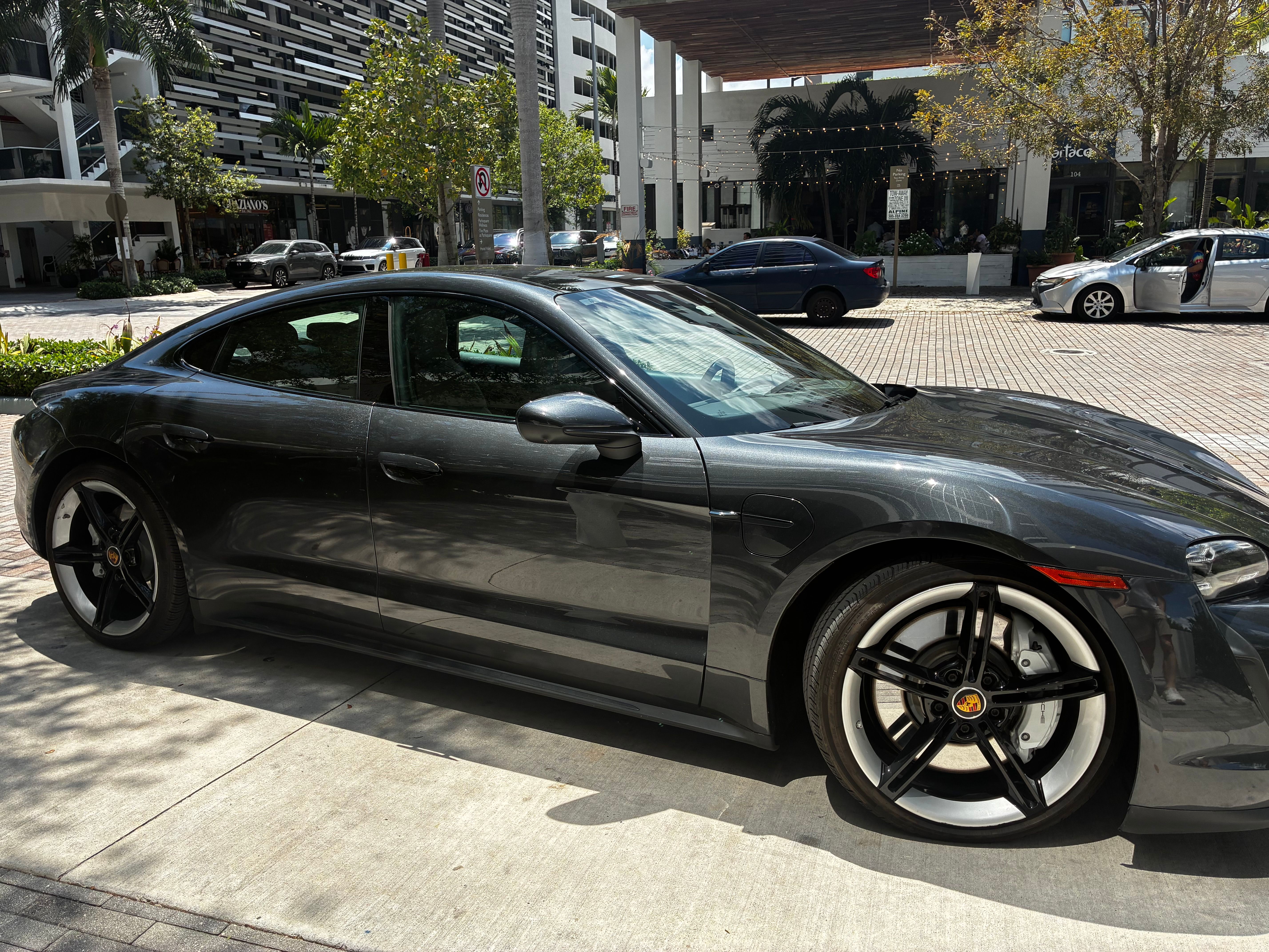 Used 2021 Porsche Taycan 4S AWD/4WD image 1