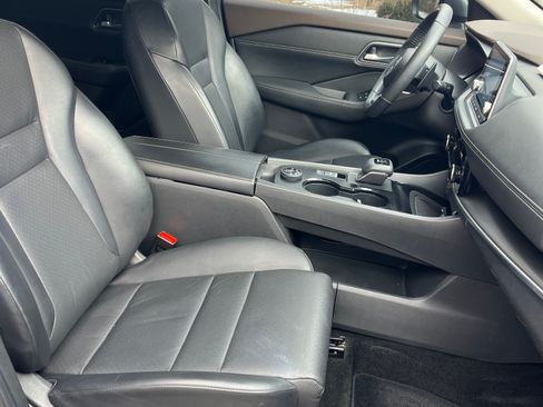 Used 2021 Nissan Rogue SV w/ Premium Package image 5