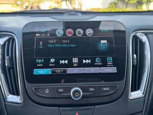 Used 2018 Chevrolet Malibu Premier w/ Driver Confidence Package image 20