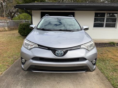 Used 2017 Toyota RAV4 Limited image 5