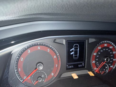 Used 2020 Volkswagen Jetta SE w/ SE Cold Weather Package FWD image 2