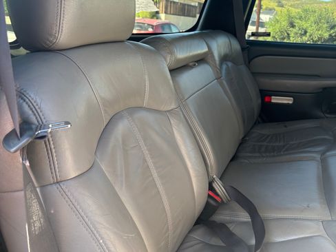 Used 2001 Chevrolet Tahoe LS w/ LS Preferred Equipment Group image 2