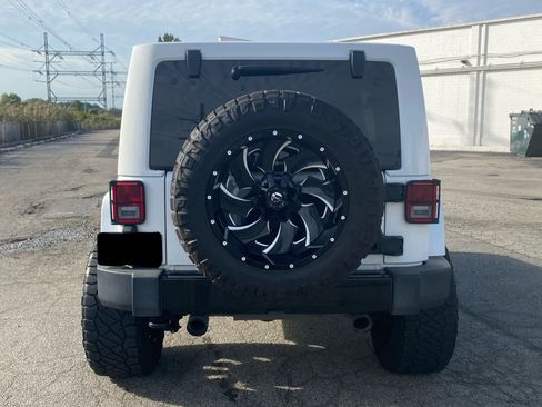 Used 2017 Jeep Wrangler Unlimited Sahara image 8