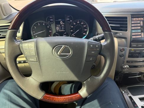 Used 2014 Lexus LX 570 4WD w/ Luxury Package image 2