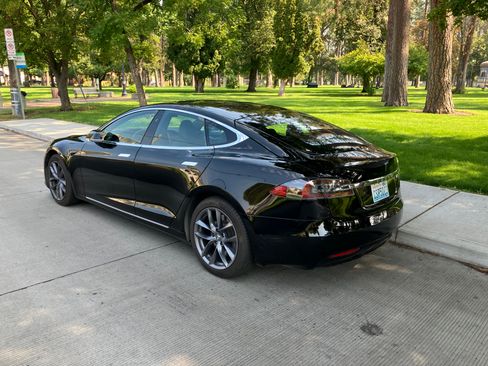 Used 2020 Tesla Model S Long Range Plus image 1