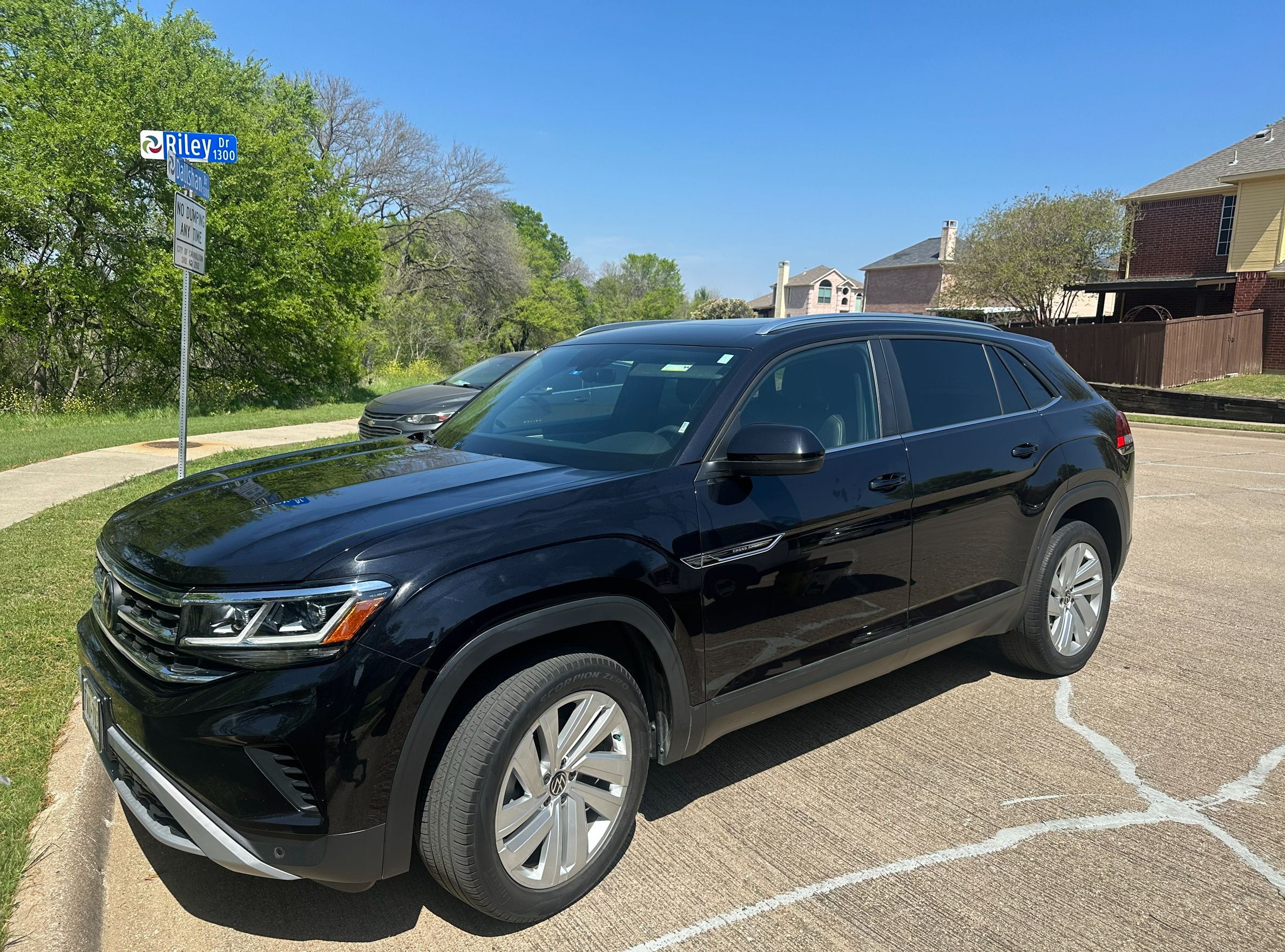 Used 2023 Volkswagen Atlas Cross Sport SE w/ Panoramic Sunroof Package AWD/4WD image 8
