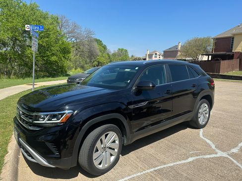 Used 2023 Volkswagen Atlas Cross Sport SE w/ Panoramic Sunroof Package image 8