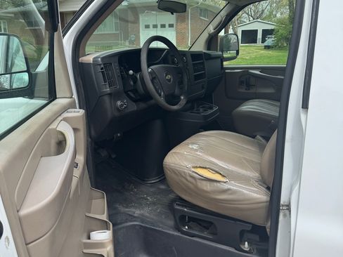 Used 2013 Chevrolet Express 1500 image 9