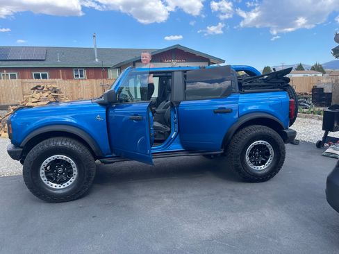 Used 2021 Ford Bronco Black Diamond w/ Sasquatch Package image 2