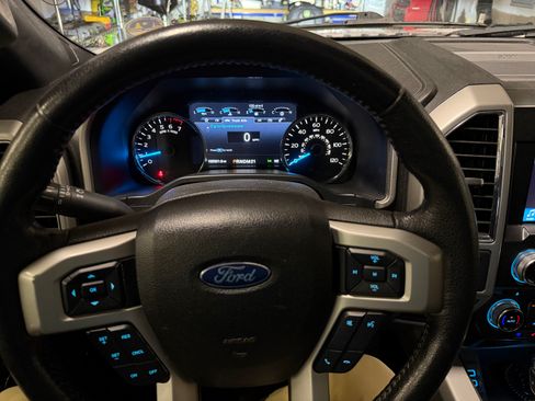 Used 2017 Ford F150 Lariat w/ Equipment Group 502A Luxury AWD/4WD image 12