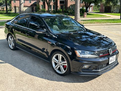 Used 2017 Volkswagen Jetta GLI FWD image 4