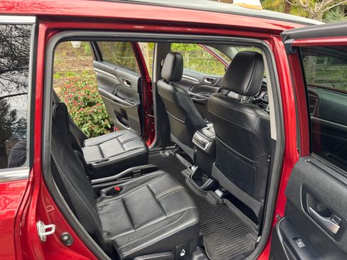 Used 2018 Toyota Highlander SE image 8