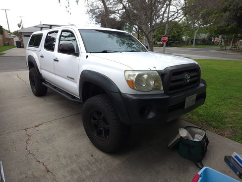 Used 2009 Toyota Tacoma 4x4 Double Cab image 2