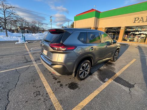 Used 2023 Nissan Rogue SV image 15