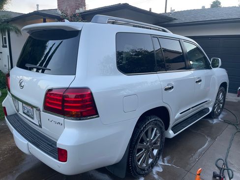 Used 2011 Lexus LX 570 4WD image 5