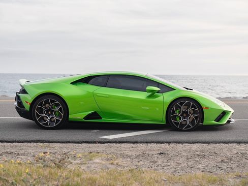 Used 2021 Lamborghini Huracan EVO RWD image 4