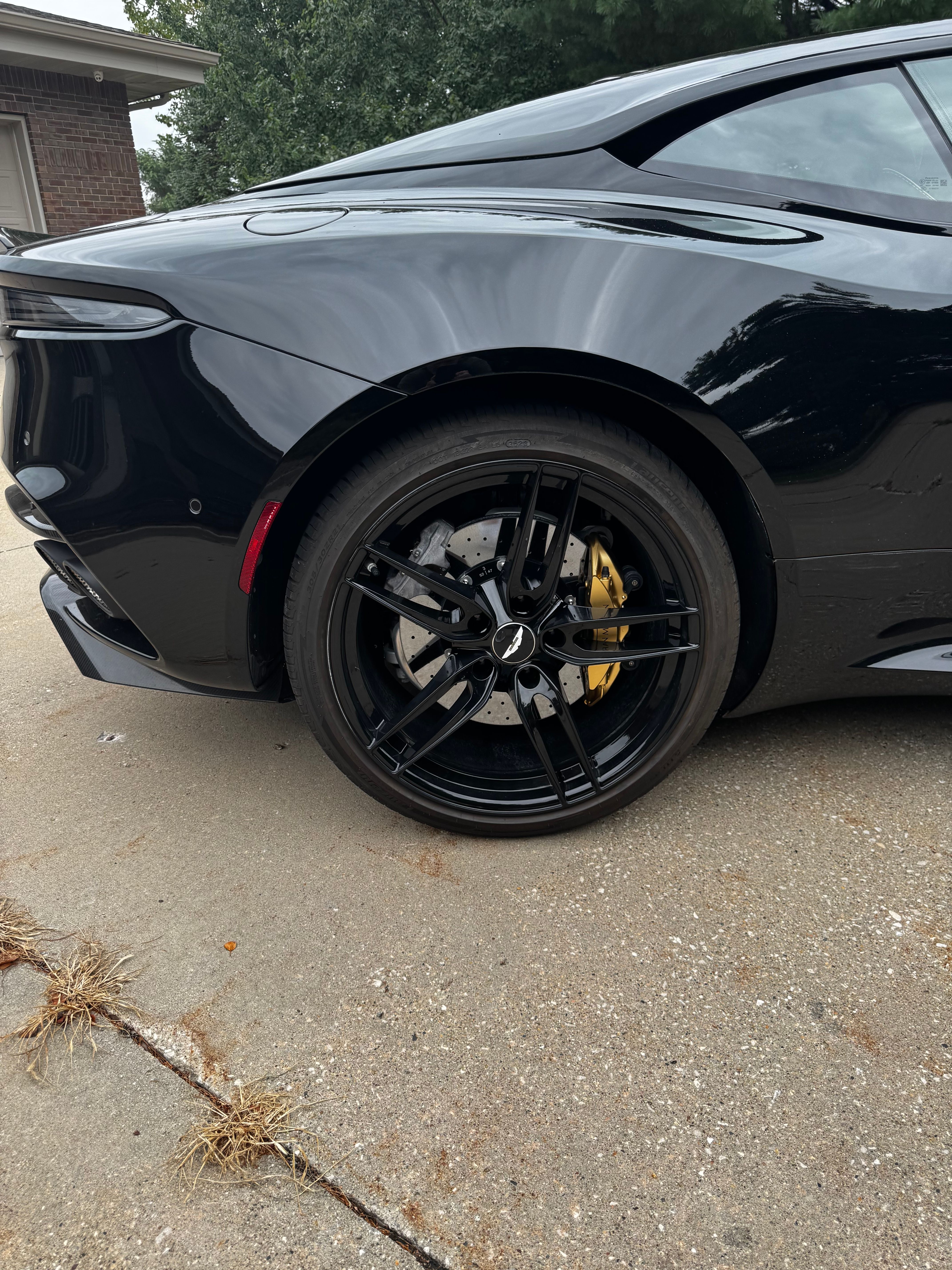 Used 2022 Aston Martin DBS Superleggera RWD image 10