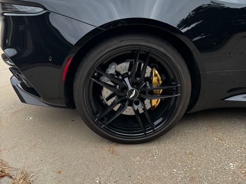 Used 2022 Aston Martin DBS Superleggera RWD image 10