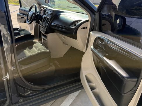 Used 2016 Dodge Grand Caravan SE w/ Quick Order Package 29E SE image 23