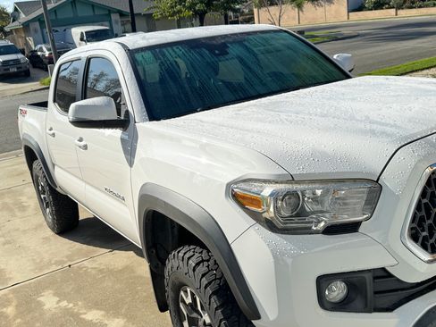 Used 2018 Toyota Tacoma TRD Off-Road image 9