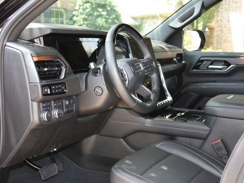 Used 2025 GMC Yukon Denali w/ Denali Reserve Package AWD/4WD image 13