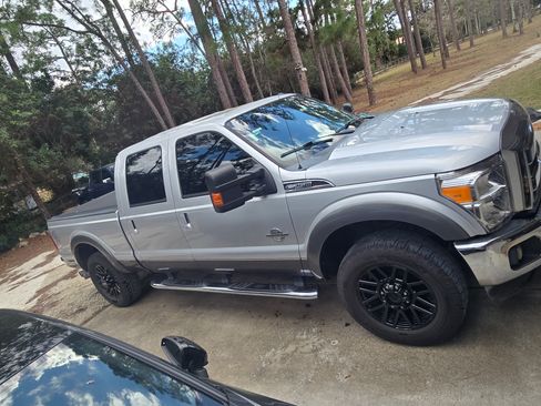 Used 2011 Ford F250 Lariat w/ Lariat Ultimate Pkg image 4