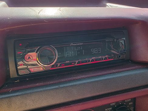 Used 1994 Ford F150 XL image 2