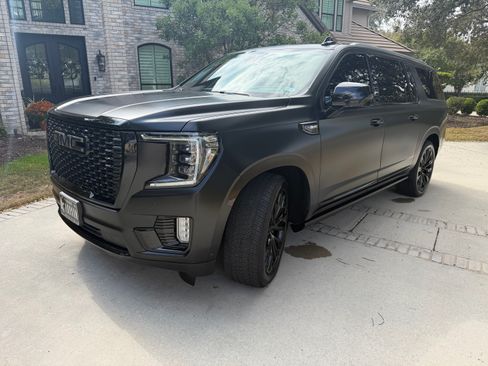 Used 2023 GMC Yukon XL Denali w/ Denali Reserve Package image 1