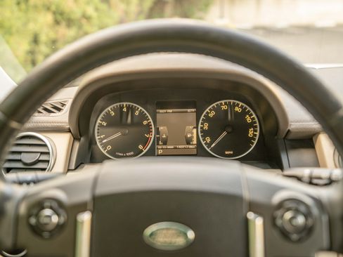 Used 2011 Land Rover LR4 image 15