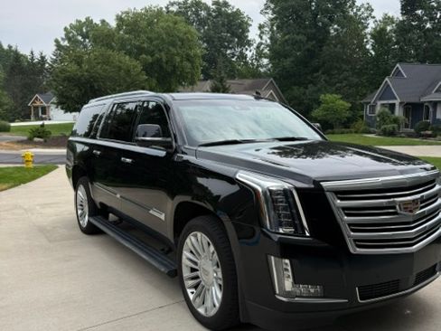 Used 2016 Cadillac Escalade ESV Platinum AWD/4WD image 4