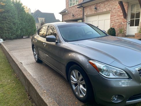 Used 2011 INFINITI M37 w/ Deluxe Touring Pkg image 2