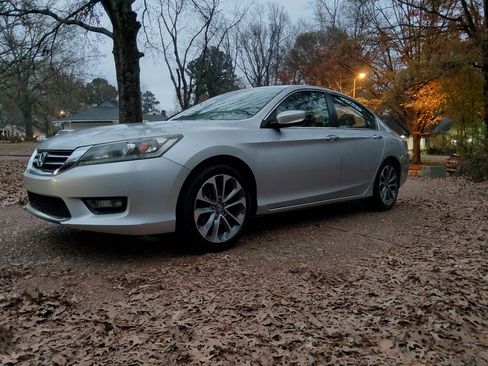 Used 2015 Honda Accord Sport image 4