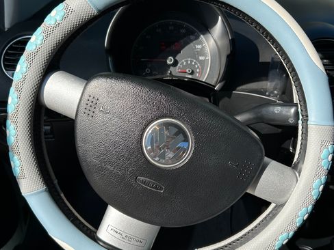 Used 2010 Volkswagen Beetle Final Edition FWD image 17