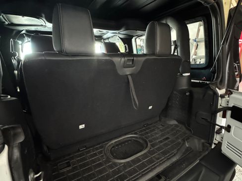 Used 2015 Jeep Wrangler Rubicon image 10