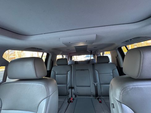Used 2019 Chevrolet Suburban LT image 6