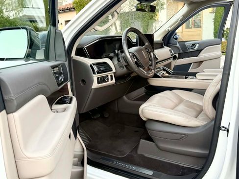 Used 2022 Lincoln Navigator Reserve image 11