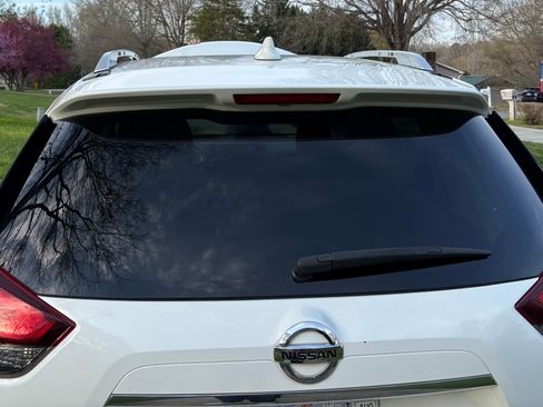 Used 2017 Nissan Rogue SV FWD image 11