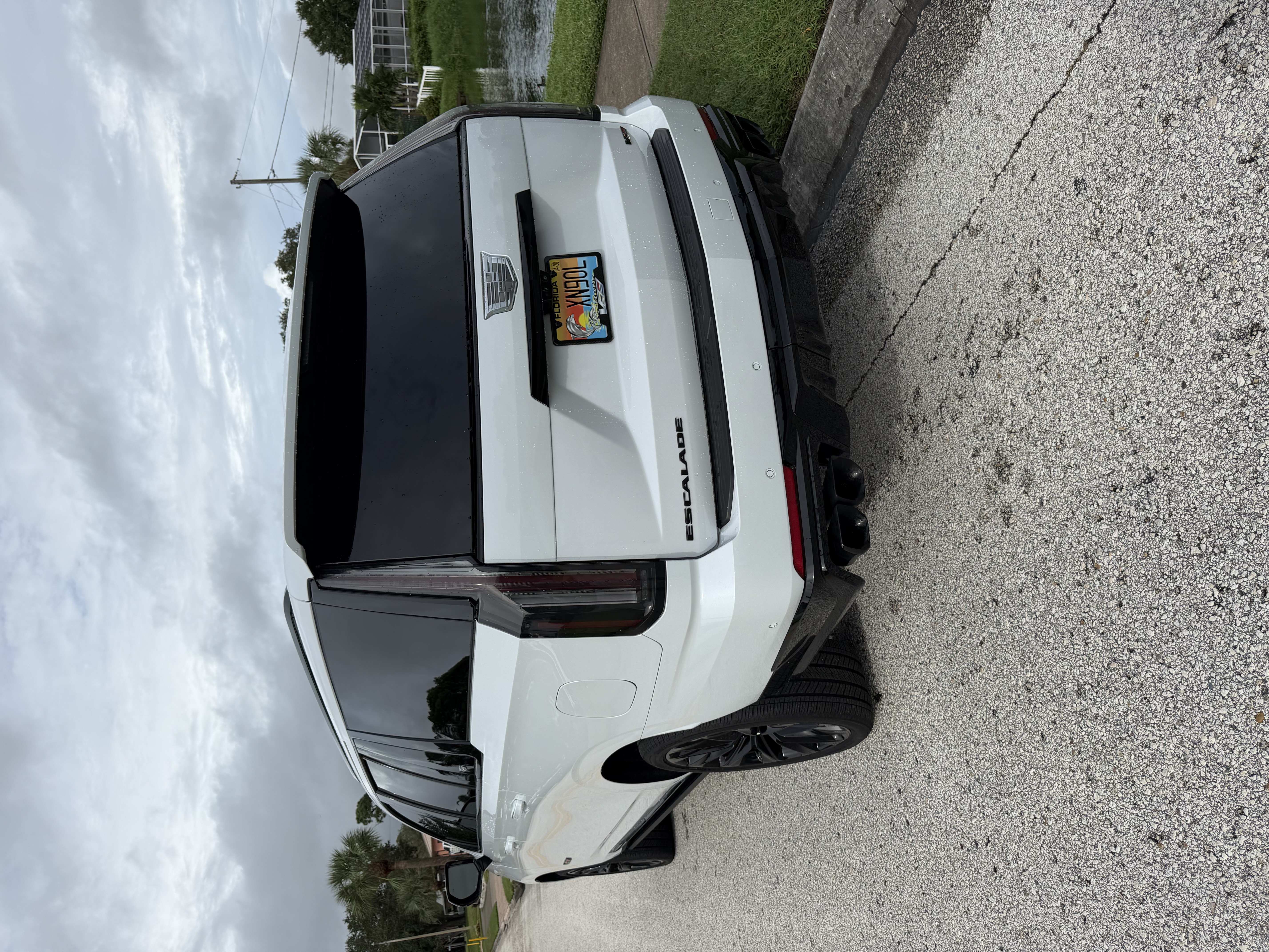 Used 2026 Cadillac Escalade ESV V w/ LPO, ONYX Package AWD/4WD image 4