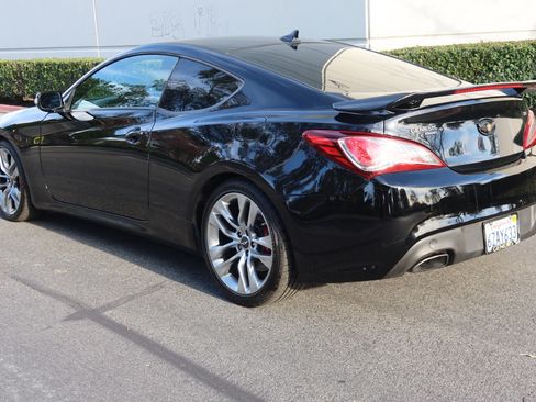 Used 2013 Hyundai Genesis 3.8 image 10