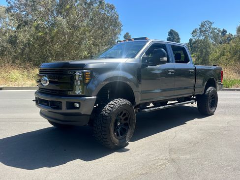 Used 2019 Ford F250 Lariat w/ Lariat Ultimate Package AWD/4WD image 1