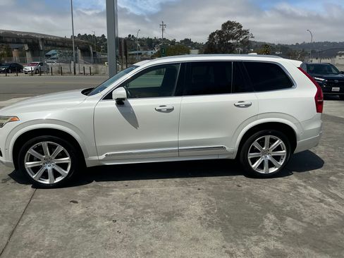 Used 2016 Volvo XC90 T6 Inscription w/ Vision Package AWD/4WD image 2