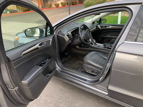 Used 2014 Ford Fusion SE w/ Equipment Group 502A image 12