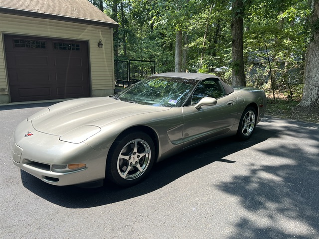 Used 2002 Chevrolet Corvette Convertible w/ Preferred Equipment Group2 RWD image 1