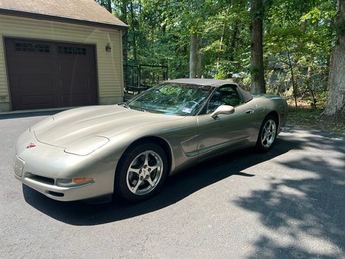 Used 2002 Chevrolet Corvette Convertible w/ Preferred Equipment Group2 RWD image 1