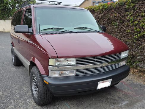 Used 2003 Chevrolet Astro w/ LT Preferred Equipment Group image 2